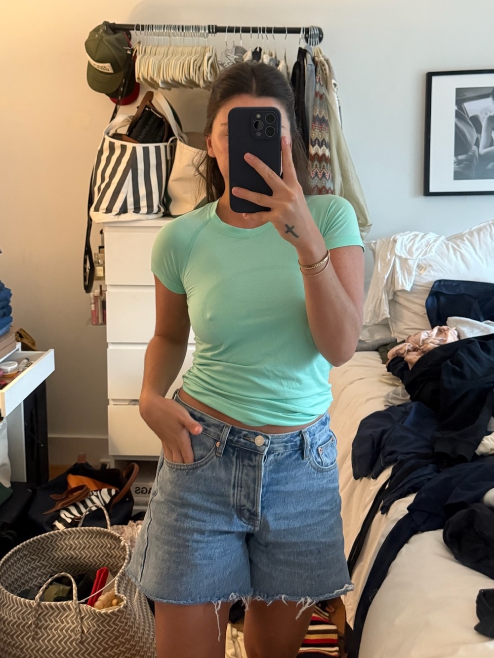 Lululemon Swiftly Tech Short-Sleeve Shirt 2.0
Hip Length